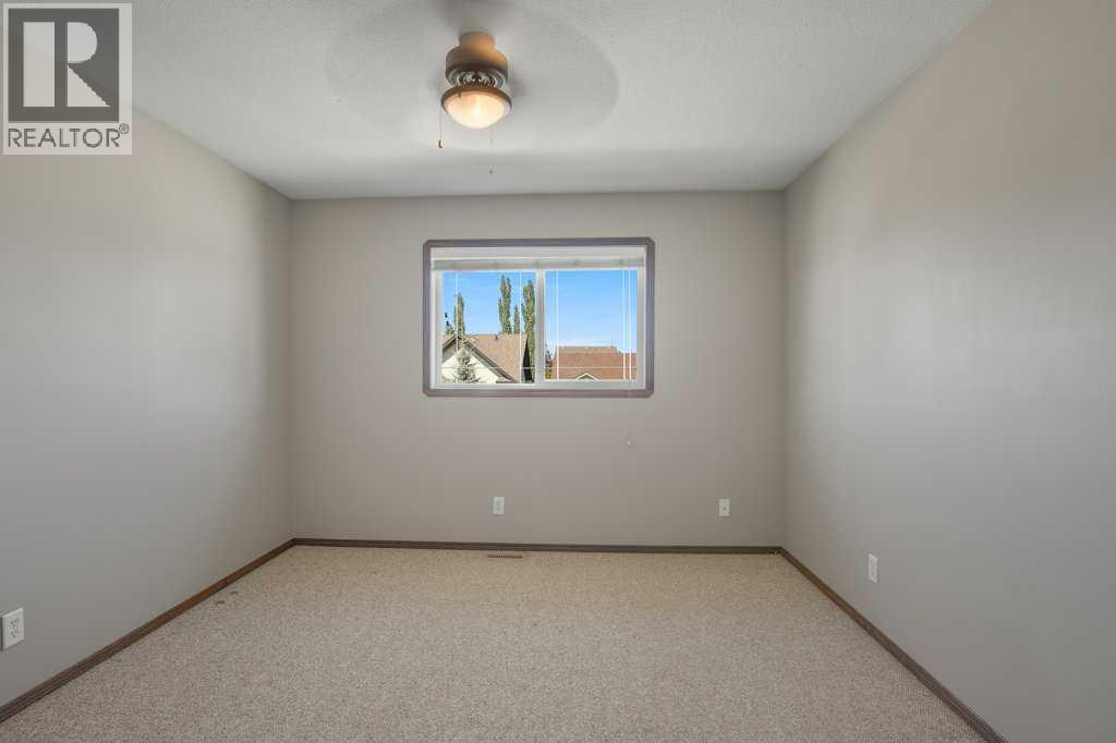 127 Lyons Close Property Photo 15
