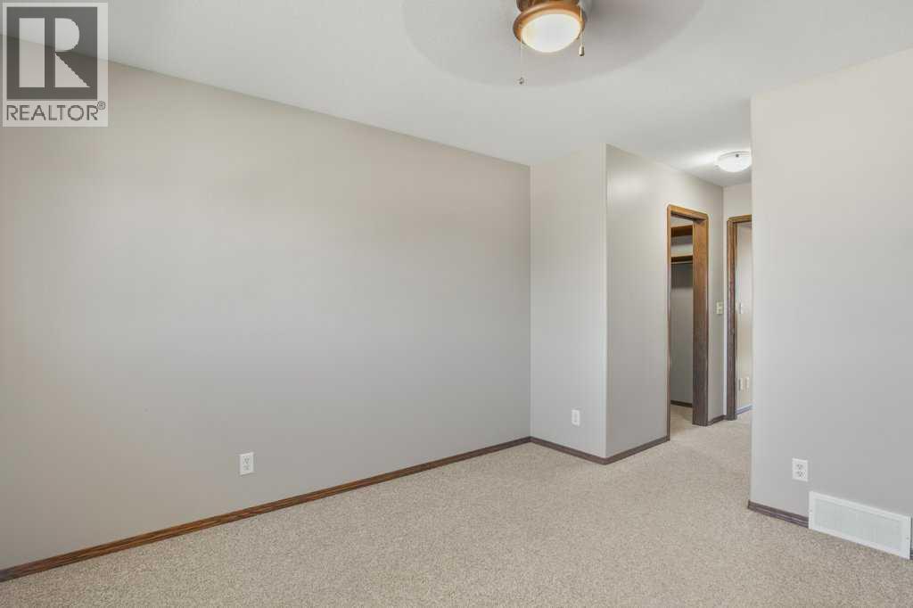 127 Lyons Close Property Photo 16