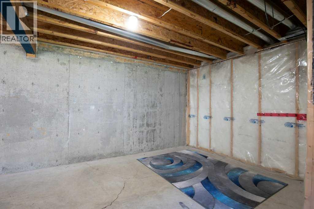 127 Lyons Close Property Photo 18