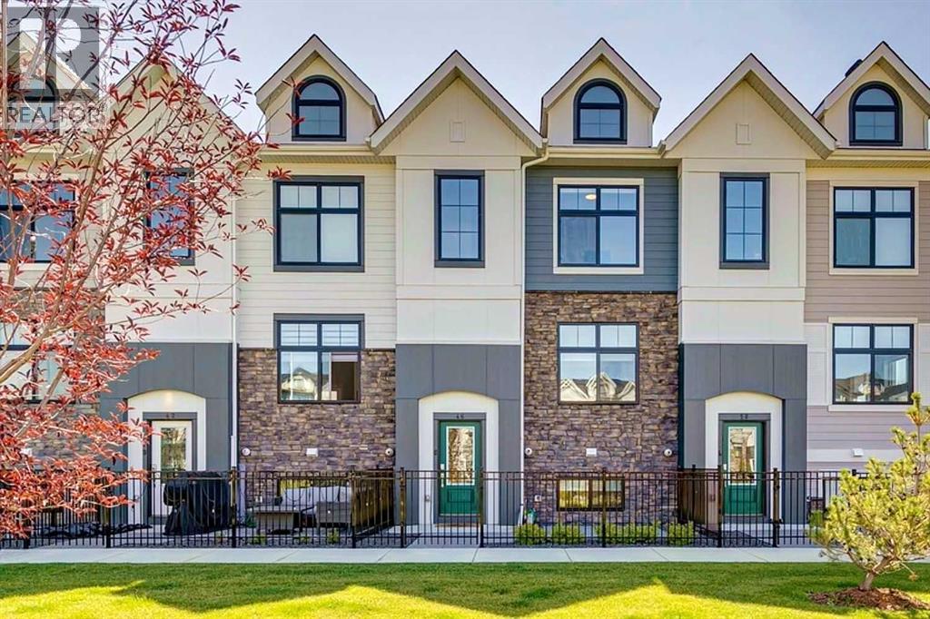 46 Les Jardins Park SE Property Photo 1