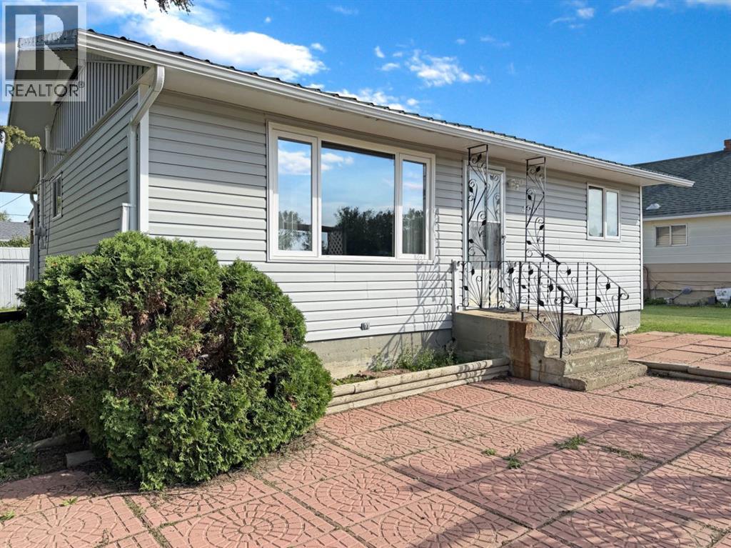 4912 49 Avenue Property Photo 3