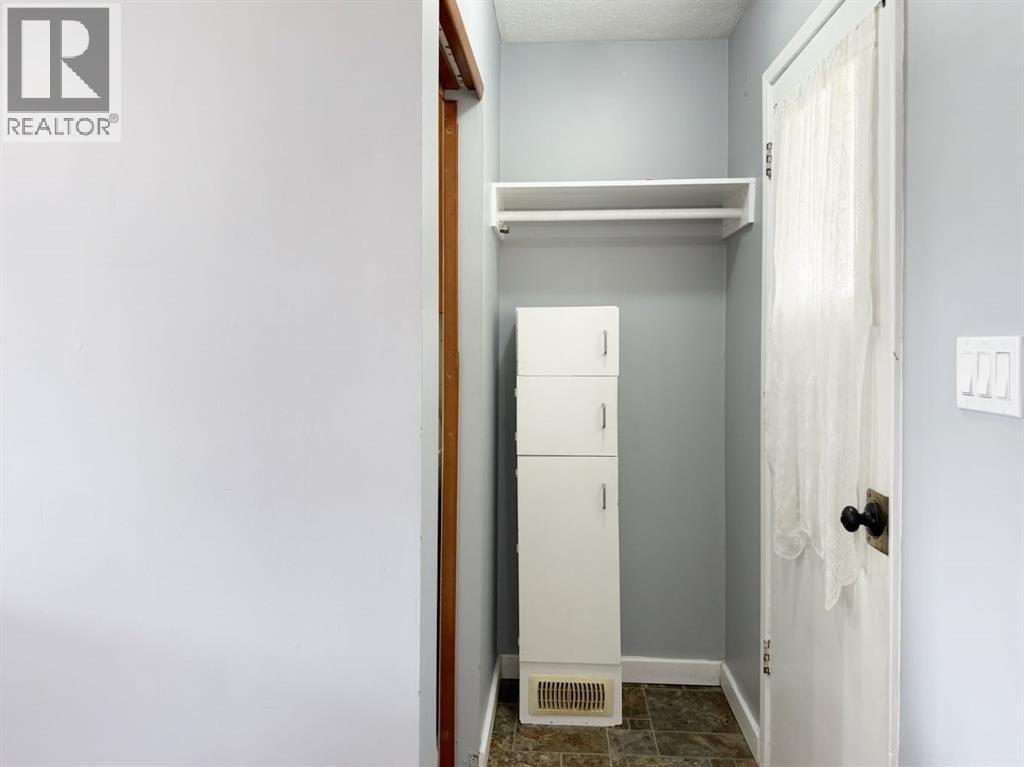 4912 49 Avenue Property Photo 14