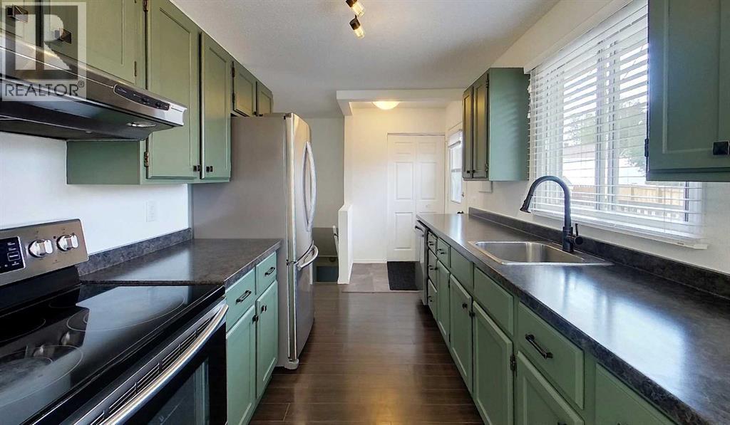 1102 55 Street Property Photo 3