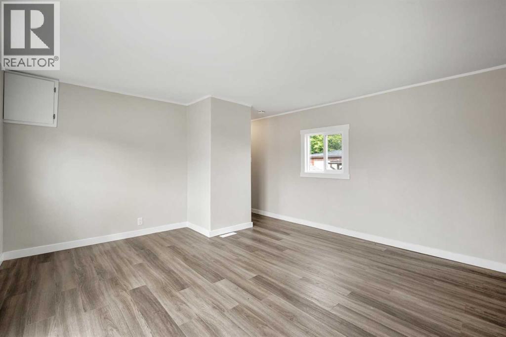 6220 17 Avenue Southeast Property Photo 8