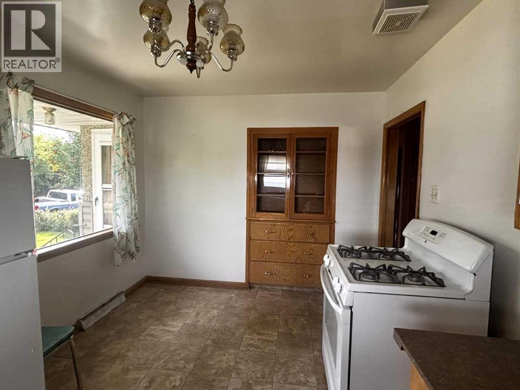 1915 1 Avenue N Property Photo 4