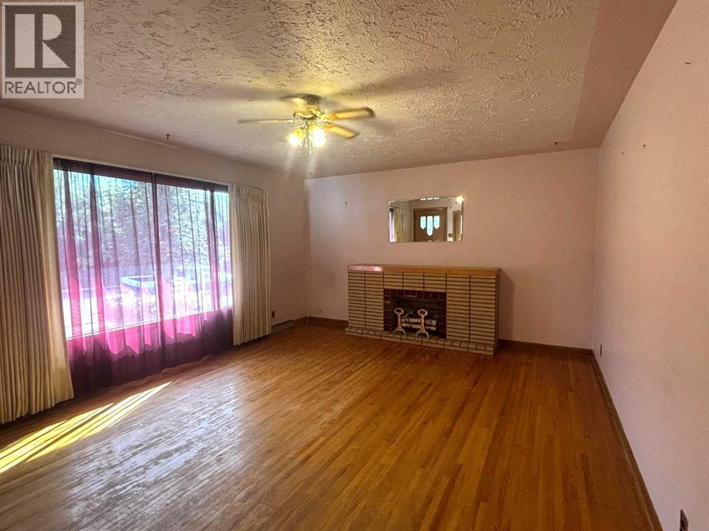 1915 1 Avenue N Property Photo 5