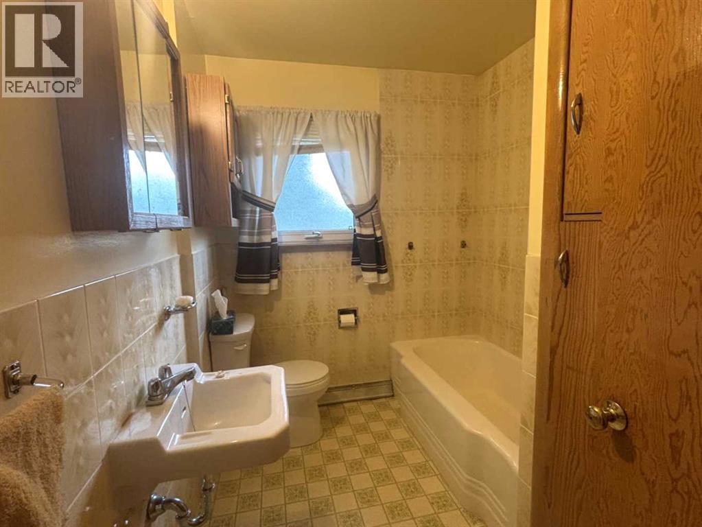 1915 1 Avenue N Property Photo 10