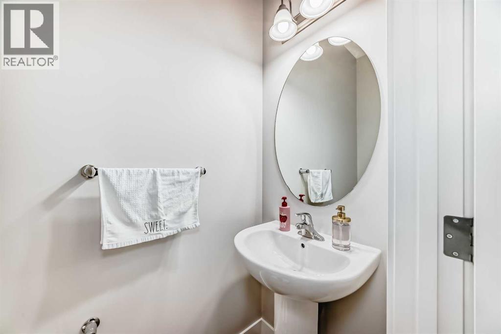 8 Yorkville Link Sw Property Photo 7