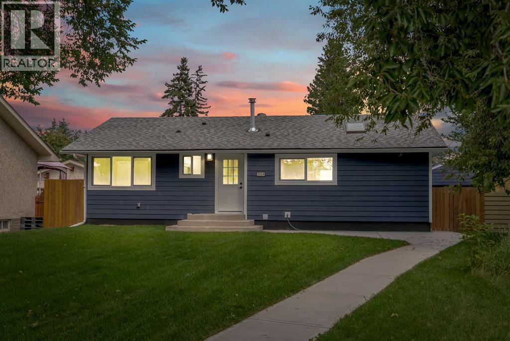 2524 Southwood Drive Se Property Photo 1