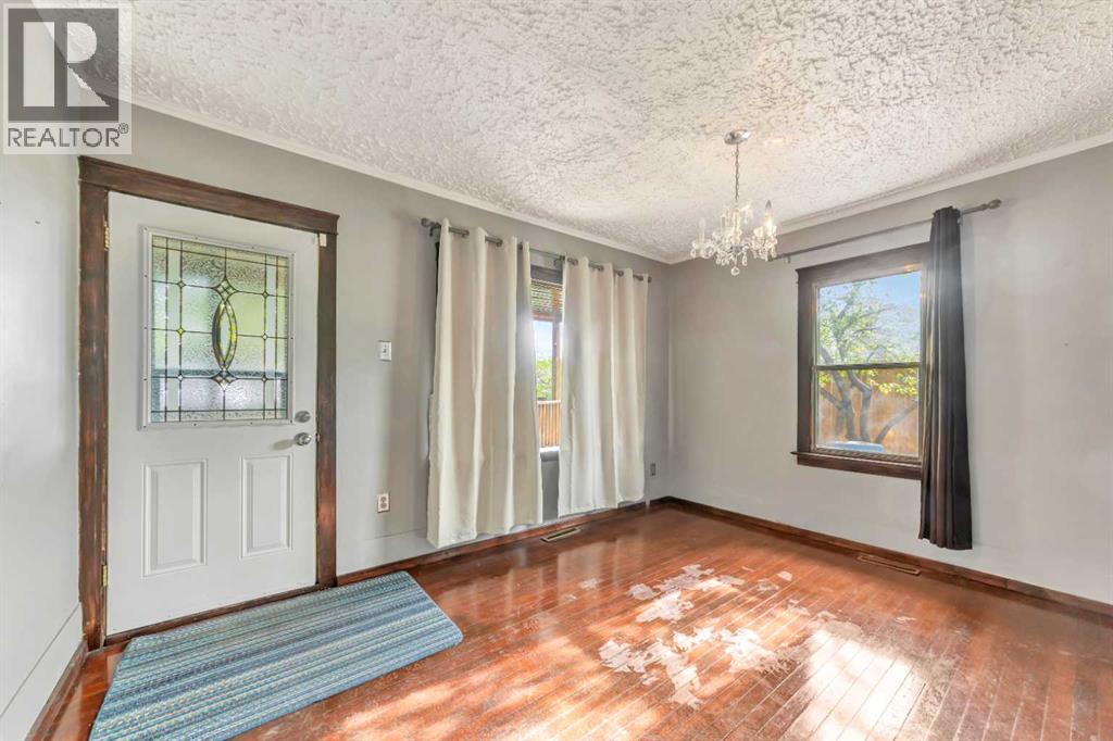 5207 48 Street Property Photo 3