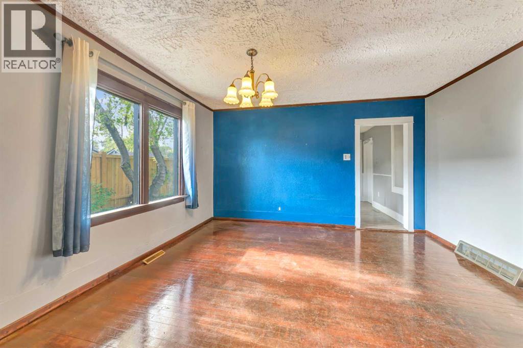 5207 48 Street Property Photo 5