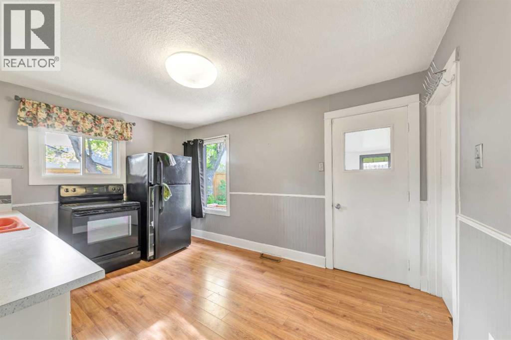 5207 48 Street Property Photo 11