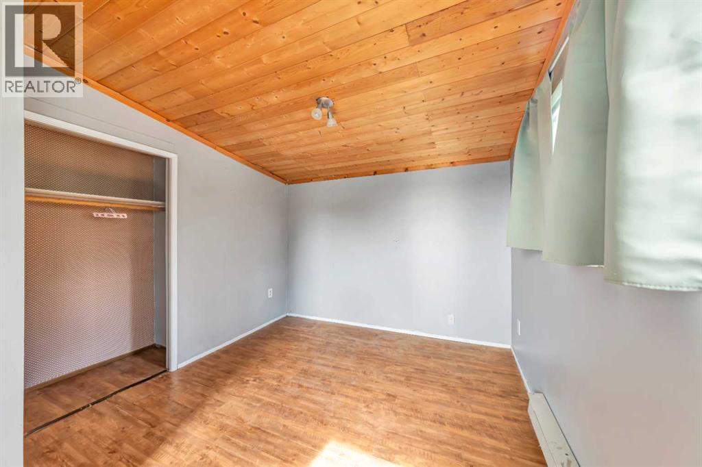 5207 48 Street Property Photo 16