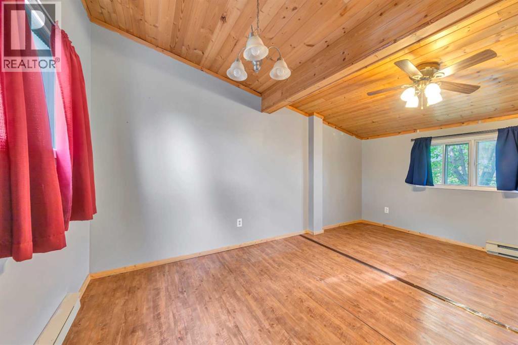 5207 48 Street Property Photo 17