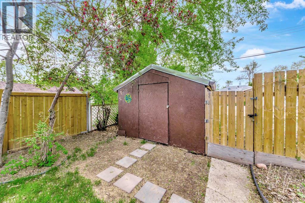 5207 48 Street Property Photo 24