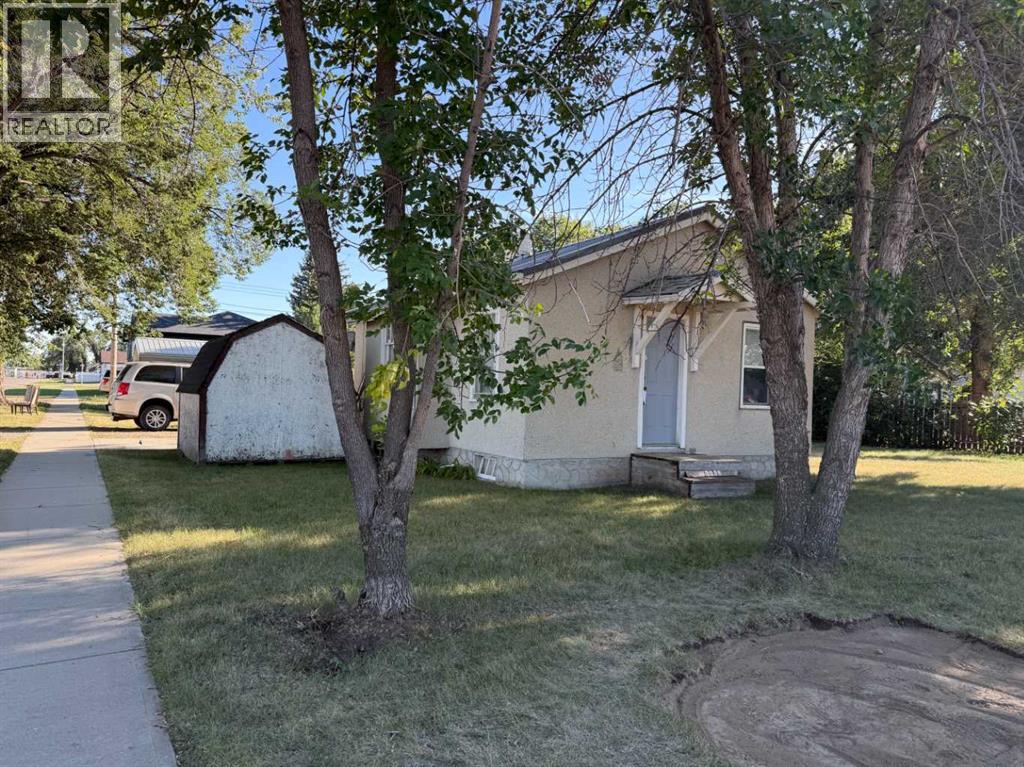 5058 43 Avenue Property Photo 1