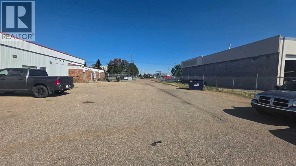 6503 67 Street Property Photo 2