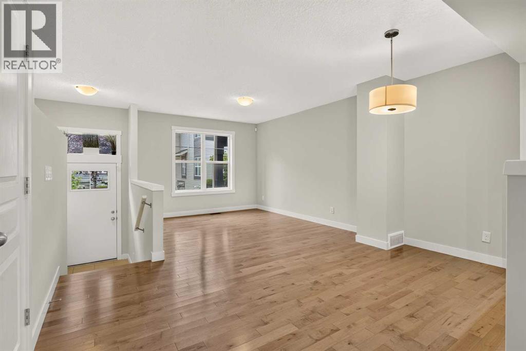 1106 Mckenzie Towne Row Se Property Photo 3