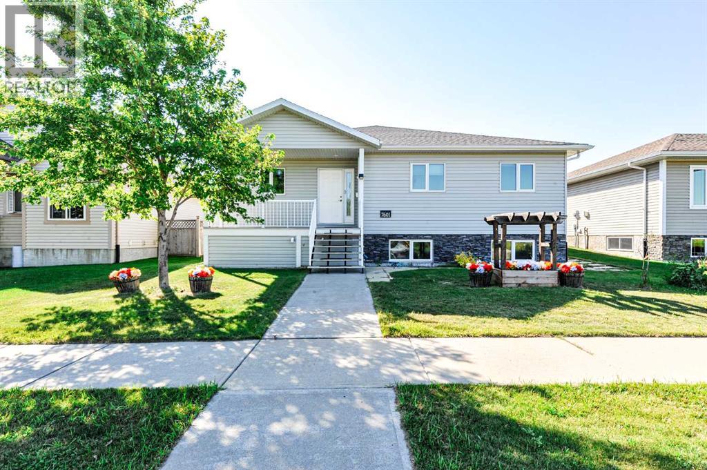 7601 41 Avenue Property Photo 1