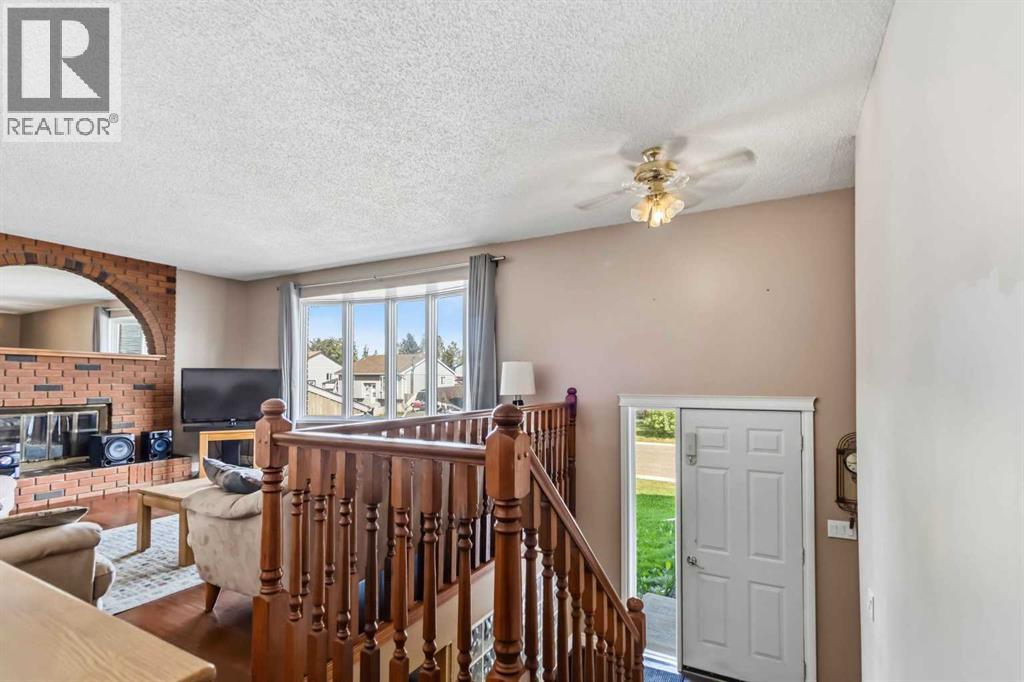234 Kennedy Crescent Property Photo 2