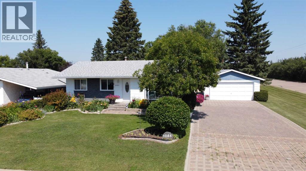 1046 17 Avenue Property Photo 1