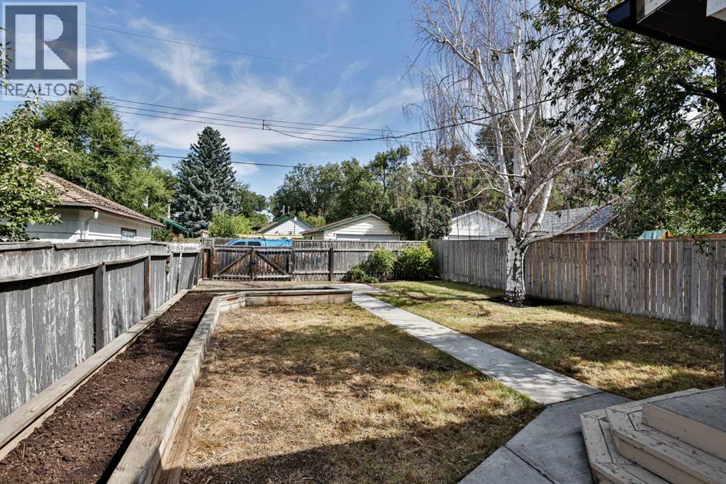 937 10 Street S Property Photo 2