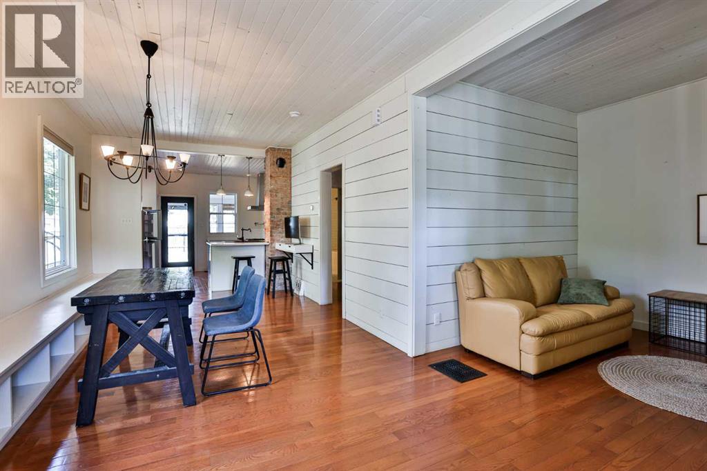 937 10 Street S Property Photo 3