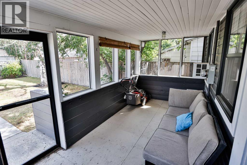 937 10 Street S Property Photo 15