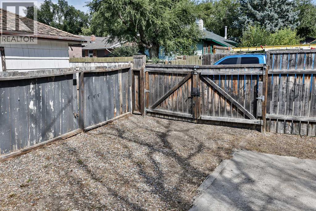 937 10 Street S Property Photo 18