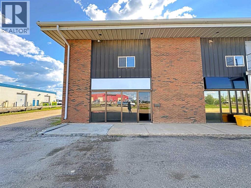 225 Macdonald Crescent Property Photo 2
