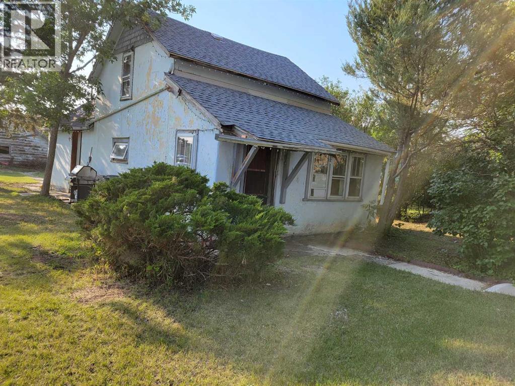 131 5 Avenue E Property Photo 1