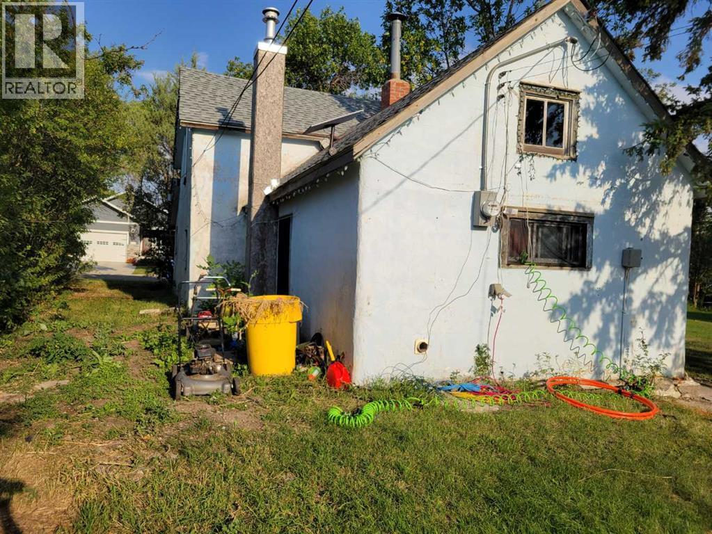 131 5 Avenue E Property Photo 2