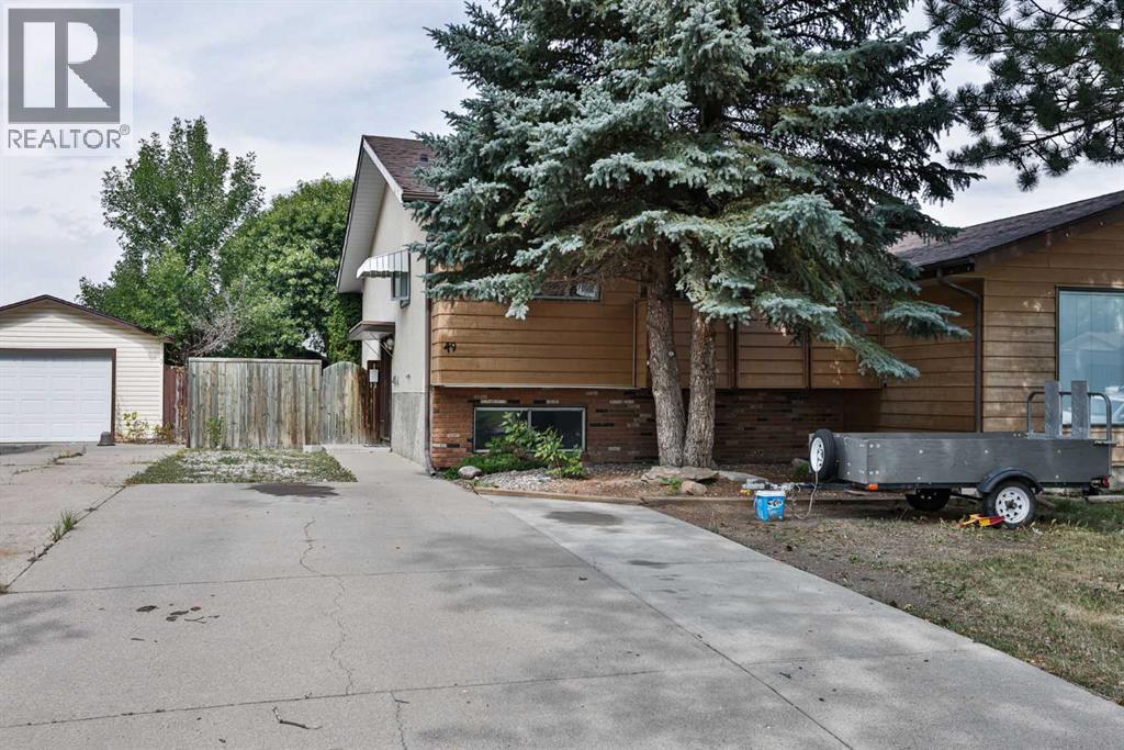 49 Meadowlark Boulevard N Property Photo 1