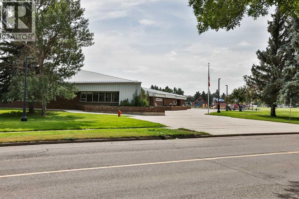 49 Meadowlark Boulevard N Property Photo 2
