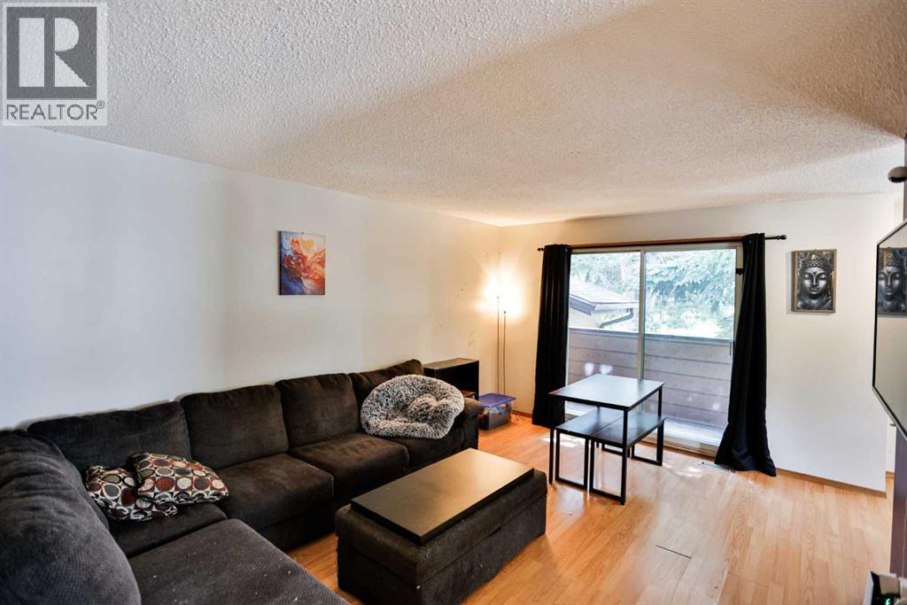 49 Meadowlark Boulevard N Property Photo 6
