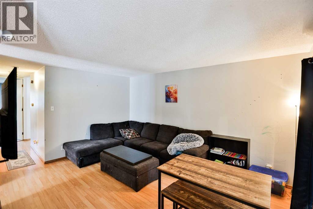 49 Meadowlark Boulevard N Property Photo 7