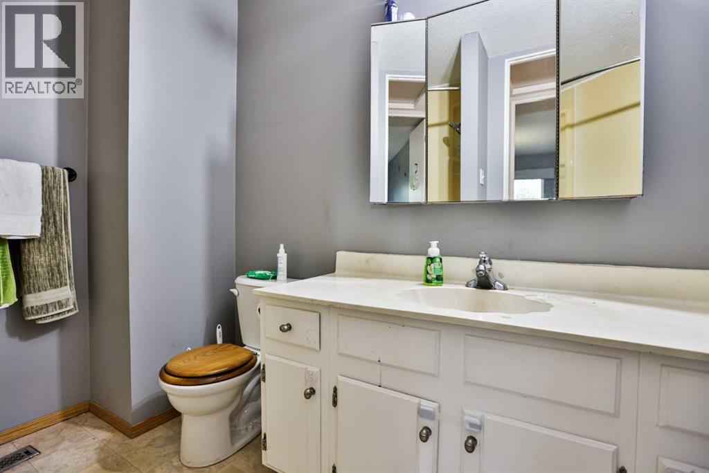 49 Meadowlark Boulevard N Property Photo 15