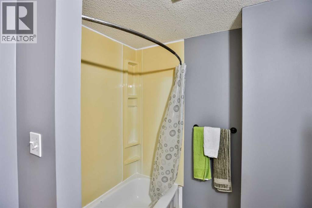 49 Meadowlark Boulevard N Property Photo 16