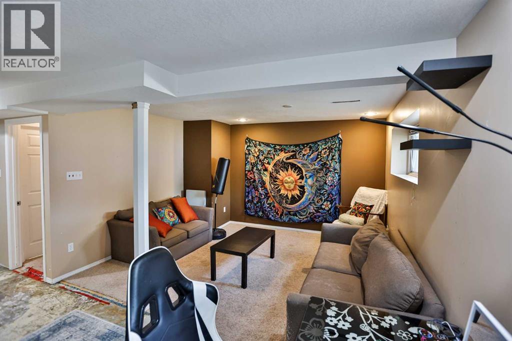 49 Meadowlark Boulevard N Property Photo 17