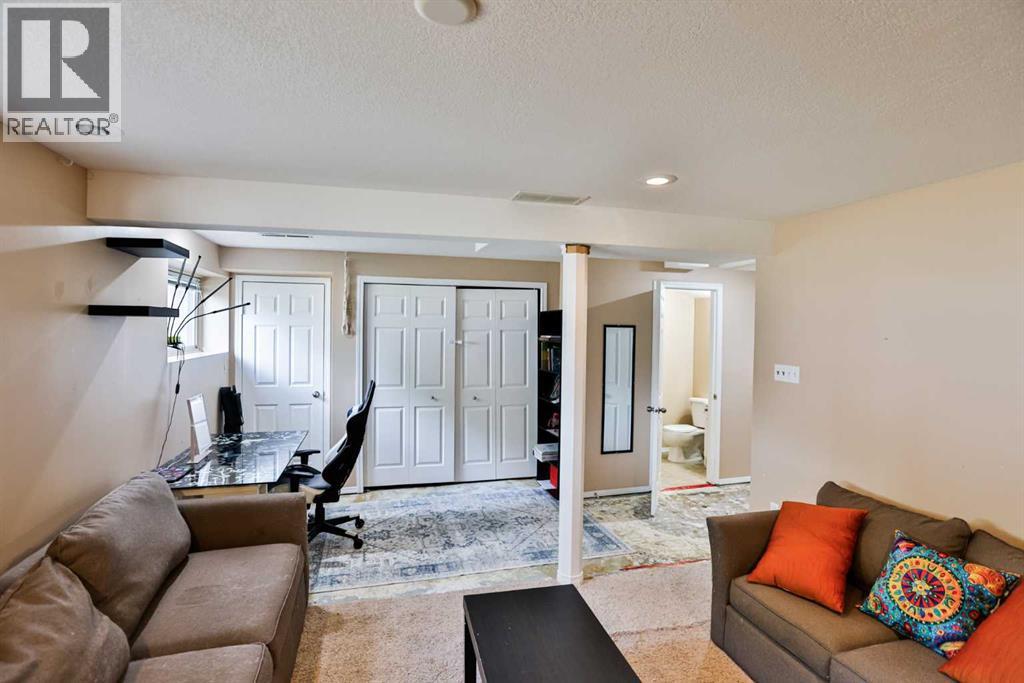 49 Meadowlark Boulevard N Property Photo 18