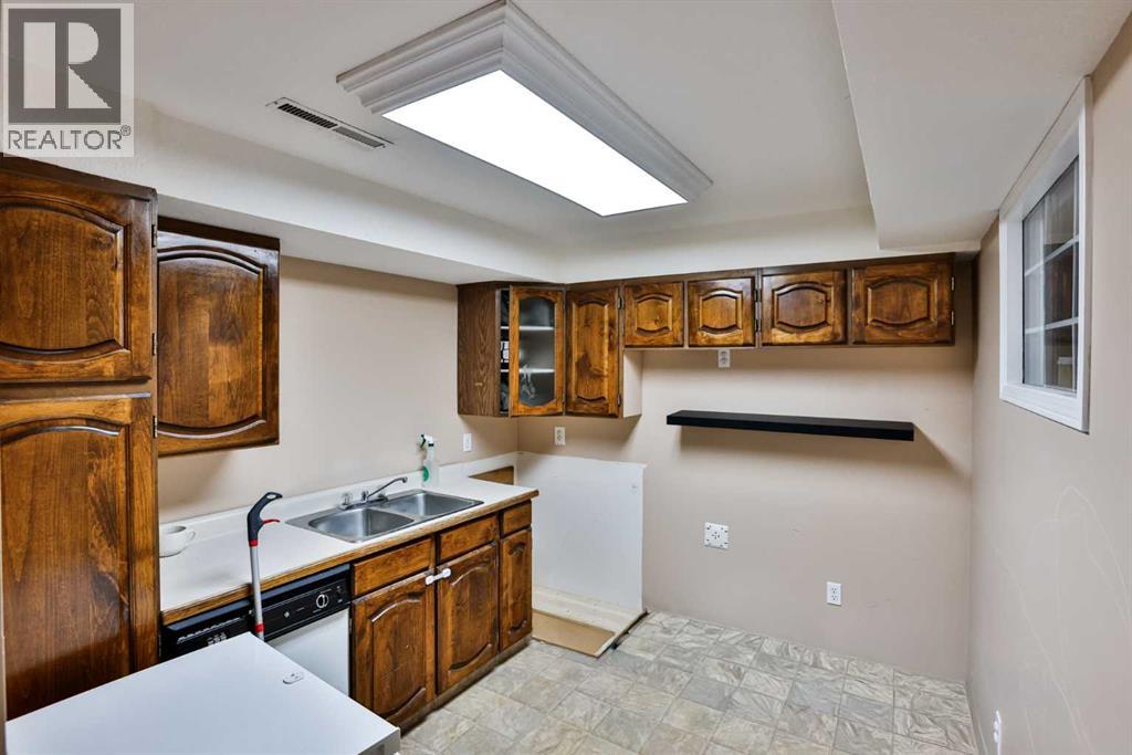 49 Meadowlark Boulevard N Property Photo 19
