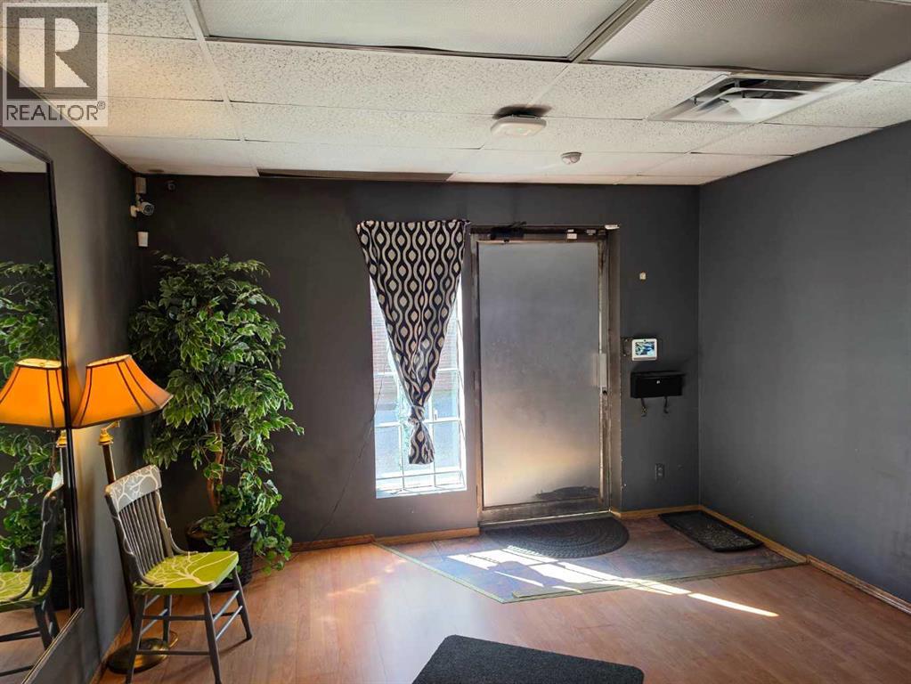 4919 50 Street Property Photo 6