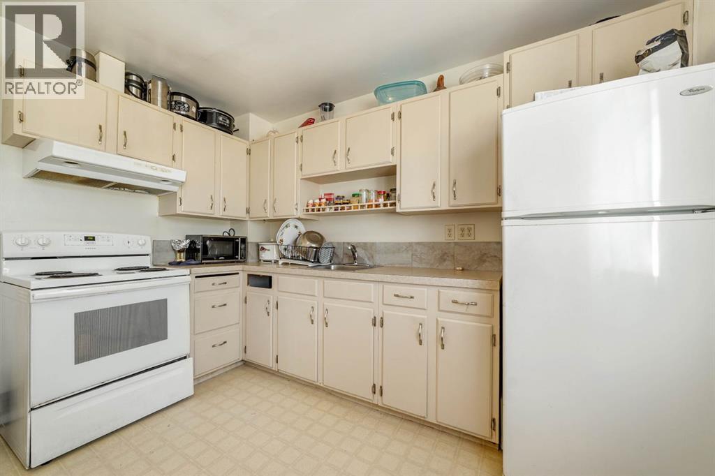 3319 - 3321 5a Avenue S Property Photo 4