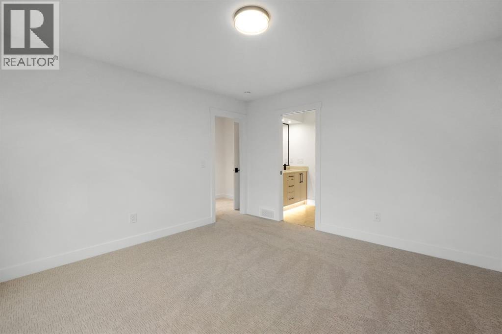 2824 31 Street Sw Property Photo 32