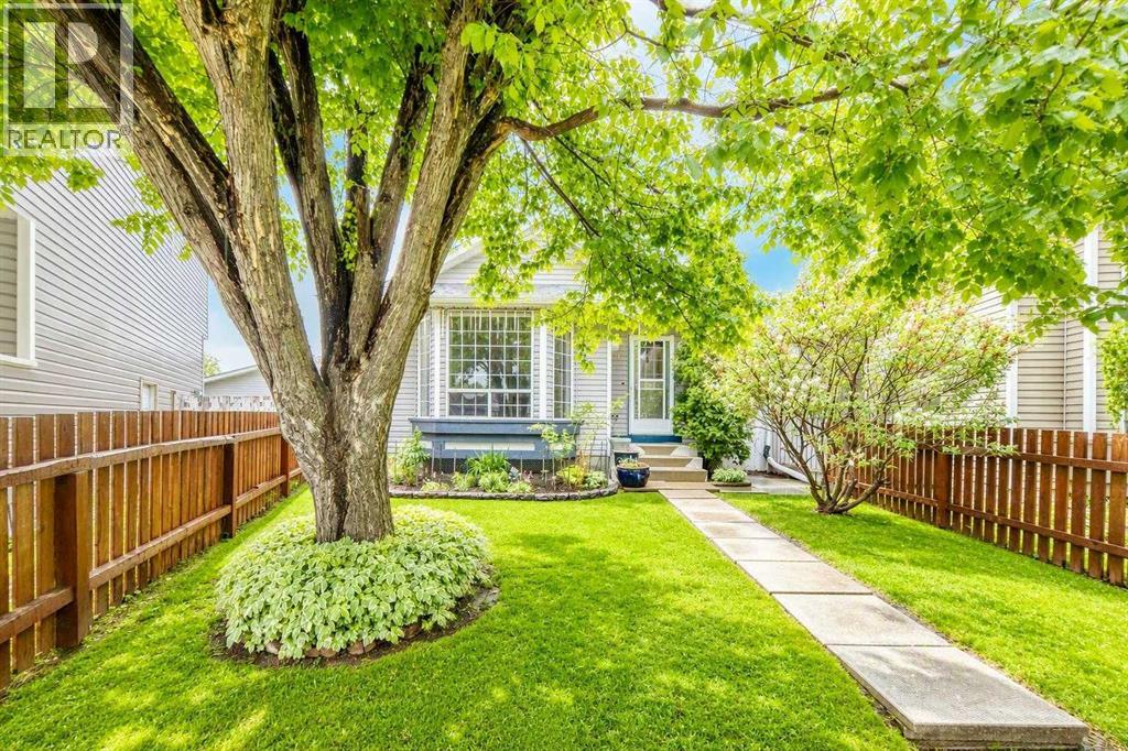 16 Martinridge Way Ne Photo de la propriété 1