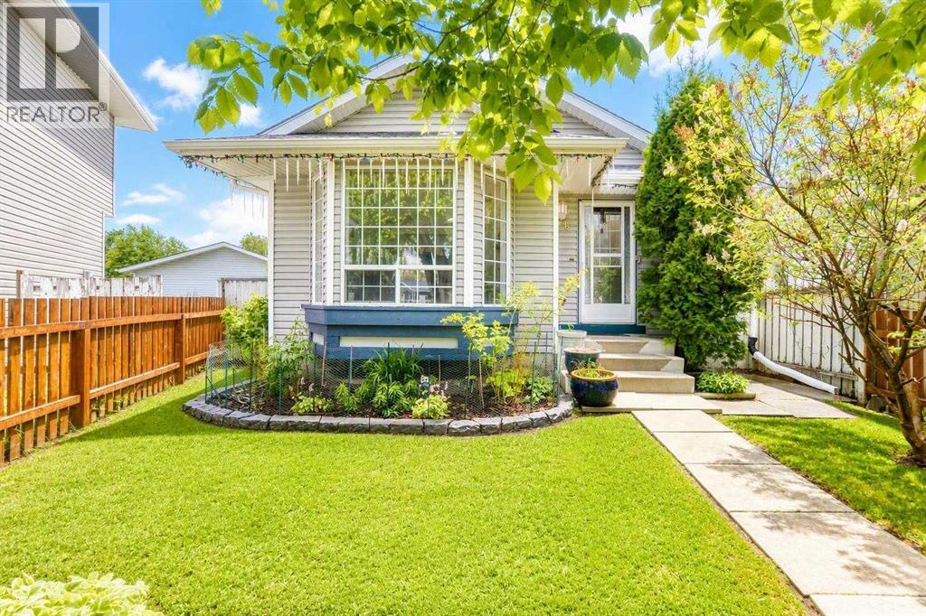 16 Martinridge Way Ne Property Photo 2