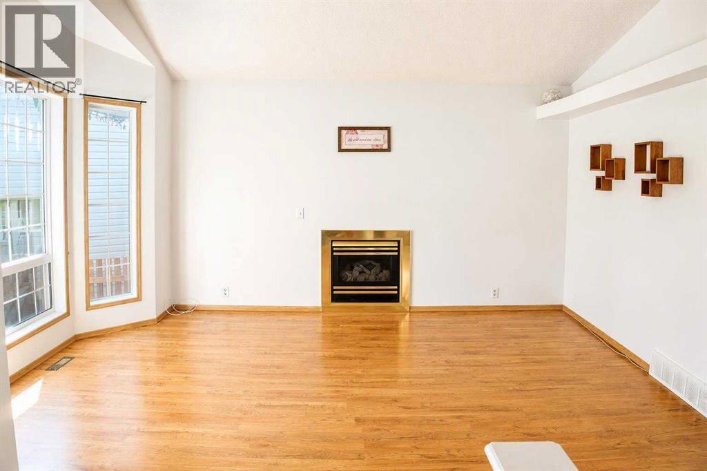 16 Martinridge Way Ne Property Photo 5