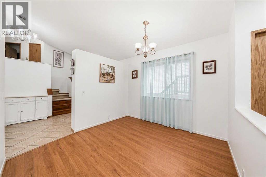 16 Martinridge Way Ne Property Photo 8