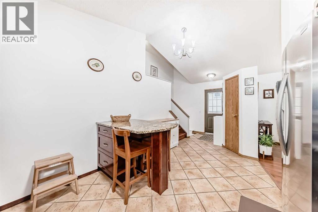16 Martinridge Way Ne Property Photo 11