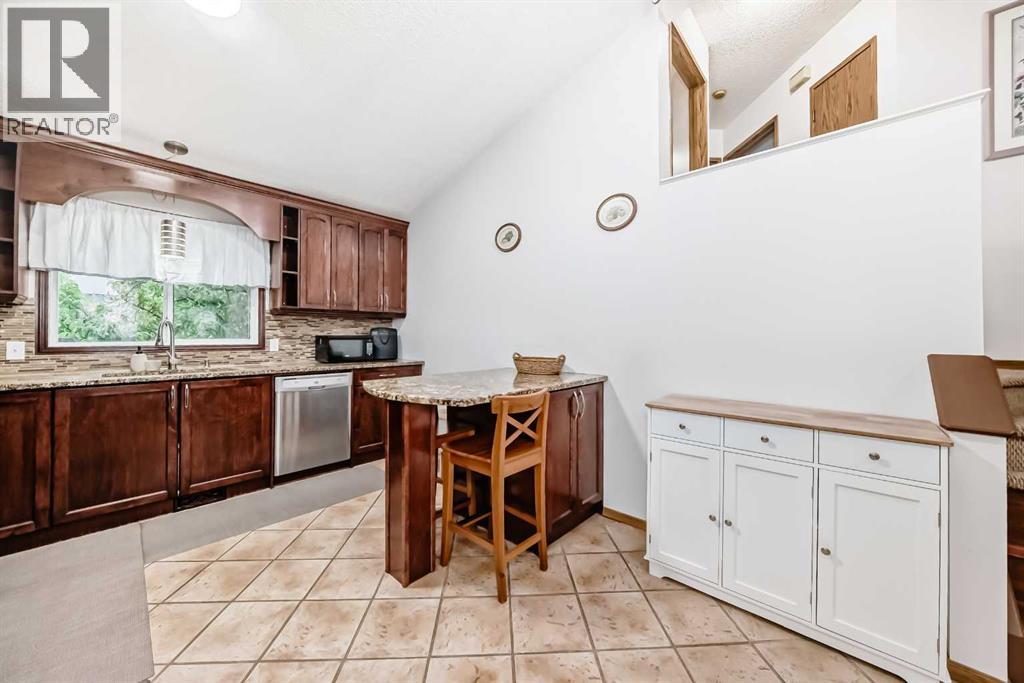 16 Martinridge Way Ne Property Photo 15